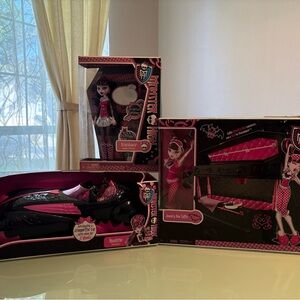 Rare-2011/2012- Monster High Doll and Accessories Set- all original dated